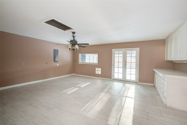 property at 902 Ashford Pkwy