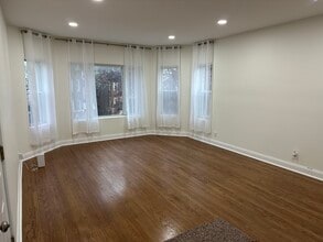 8828 S Harper Ave in Chicago, IL - Building Photo - Building Photo