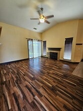 1860 College Greens Dr in Los Banos, CA - Building Photo - Building Photo