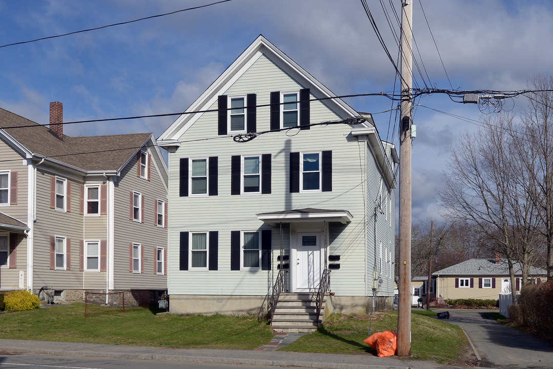 117 Winthrop St in Taunton, MA - Building Photo