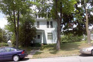 502 E C St in Iron Mountain, MI - Building Photo