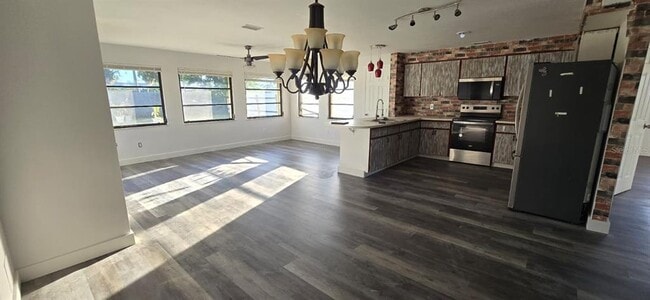 1174 Victoria Ave in Port Charlotte, FL - Building Photo - Building Photo