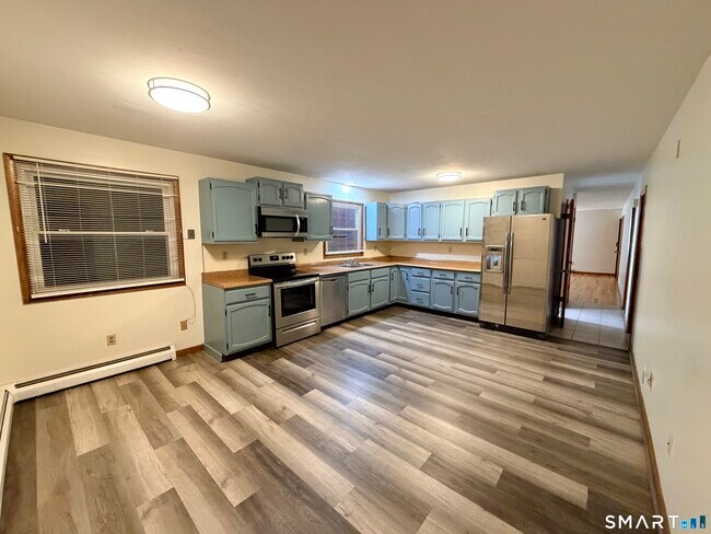 12 Hilltop Ave in Waterbury, CT - Building Photo - Building Photo