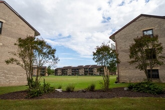 Harborside Village Apartments in Joppa, MD - Foto de edificio - Building Photo