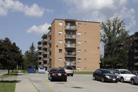 55 Mcmurchy Ave N in Brampton, ON - Building Photo - Building Photo