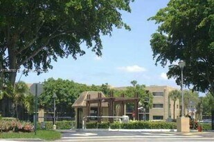 8075 SW 107th Ave in Miami, FL - Building Photo