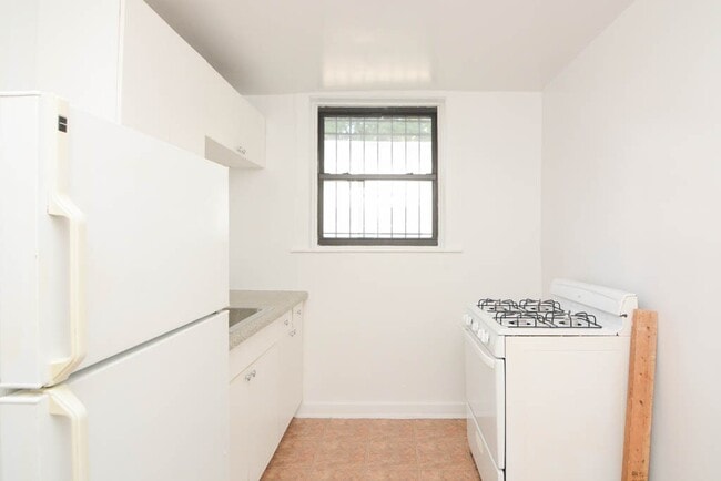 2520 N Kedzie Blvd, Unit 6H in Chicago, IL - Building Photo - Building Photo