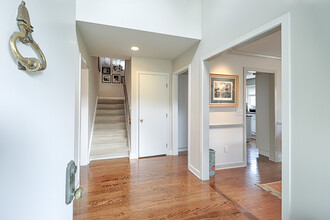 95 Field Point Dr in Fairfield, CT - Foto de edificio - Building Photo