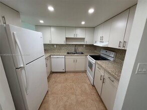 349 Gulfstream Rd in Dania Beach, FL - Building Photo - Building Photo
