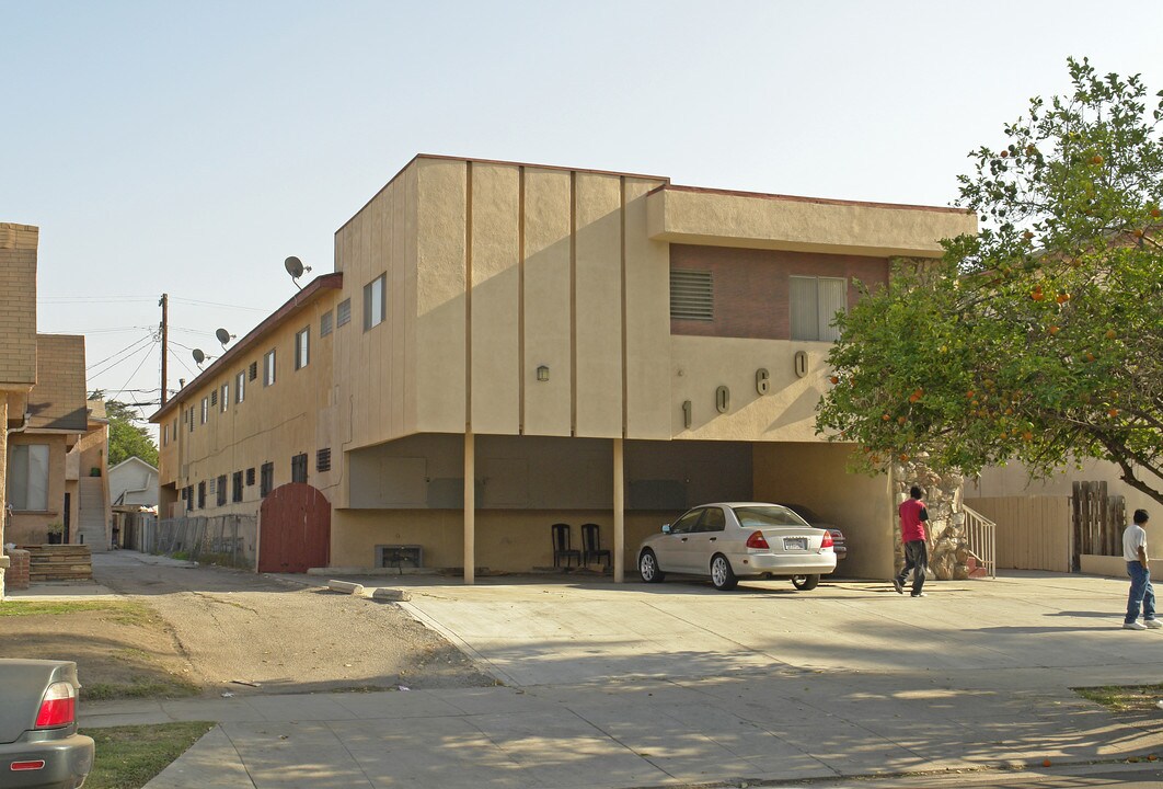 1060 S Norton Ave in Los Angeles, CA - Building Photo