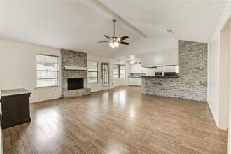 12207 Meadowdale Dr in Stafford, TX - Building Photo - Building Photo