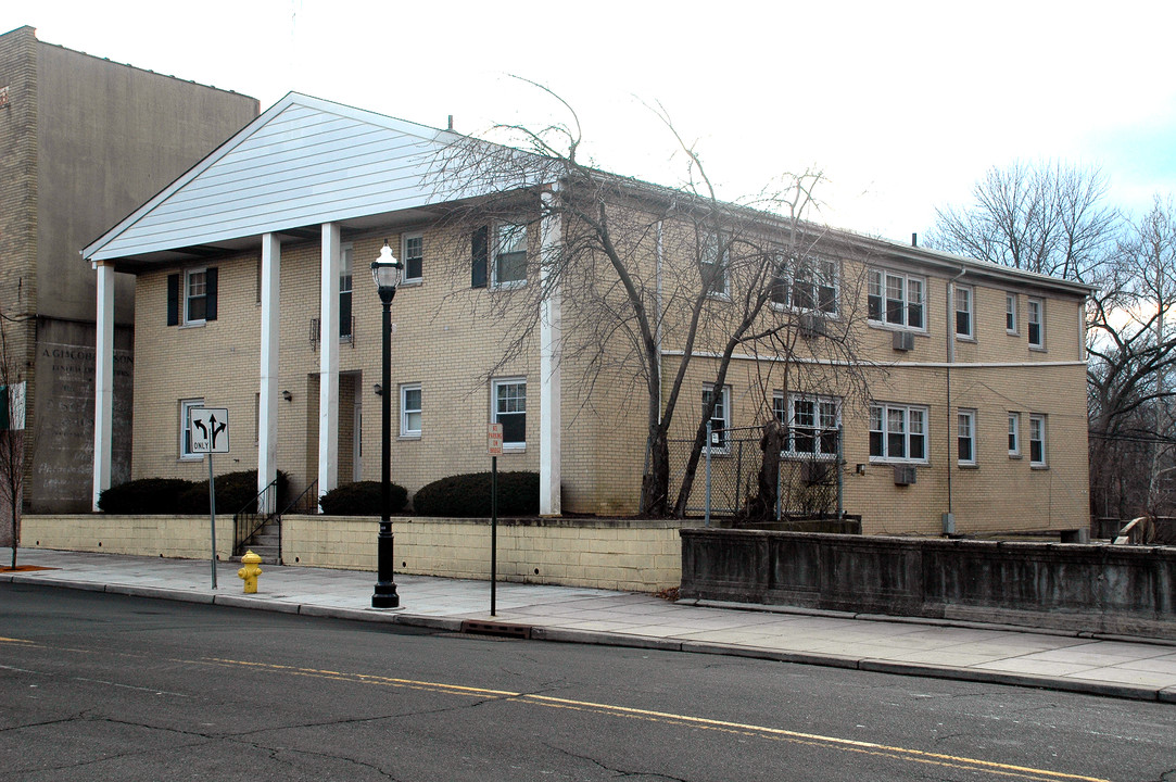 239 Hamilton St in Rahway, NJ - Building Photo