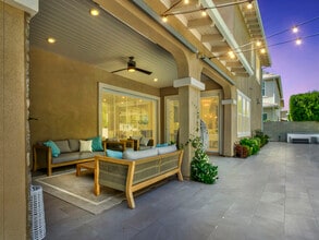 73 Hawking in Irvine, CA - Foto de edificio - Building Photo