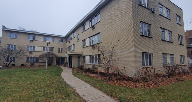 property at 6316 N Paulina St