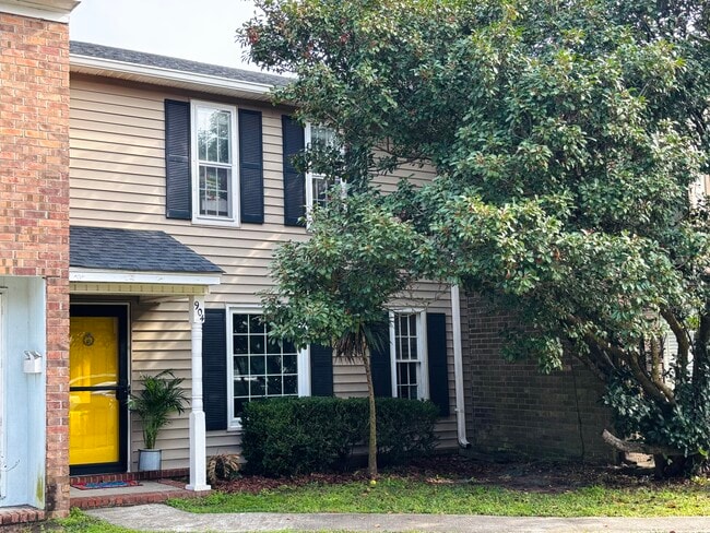 property at 904 Beresford Ct