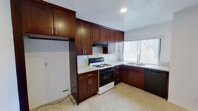 404 N Richard St in Orange, CA - Building Photo - Building Photo