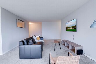 2111 Richmond Hwy in Arlington, VA - Building Photo - Building Photo