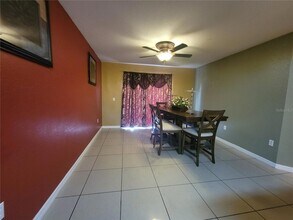 719 Bear Way, Unit 5 in Kissimmee, FL - Foto de edificio - Building Photo
