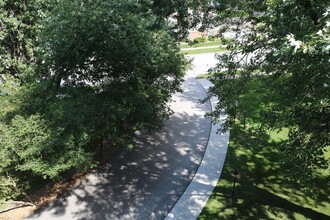 8750 Harrison Ave, Unit #411 in Munster, IN - Foto de edificio - Building Photo