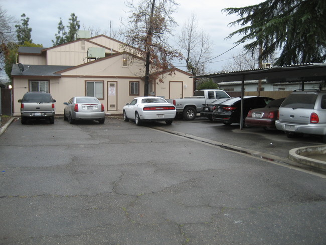 1340 N Cedar Ave in Fresno, CA - Building Photo - Other