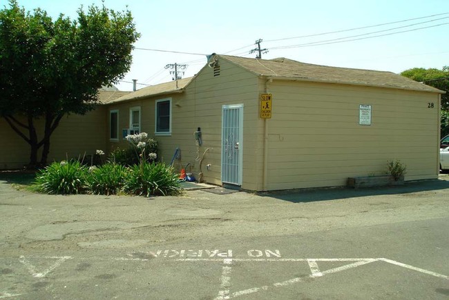 28-30 W Harder Rd in Hayward, CA - Building Photo - Building Photo