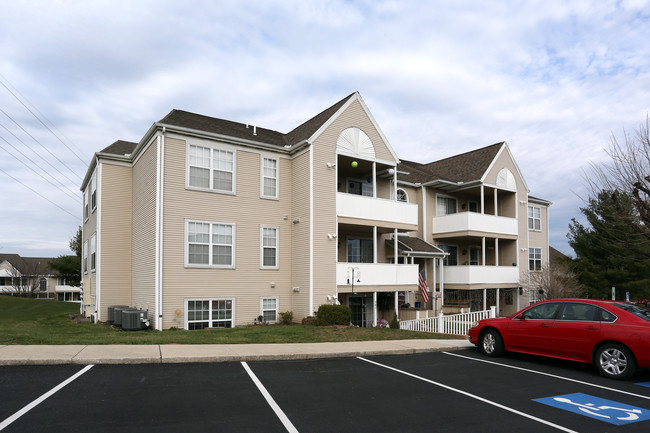 Country Walk Apartments in Camp Hill, PA - Building Photo - Building Photo