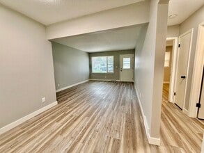 1710 Carriage Hill Dr in Waterloo, IA - Building Photo - Building Photo