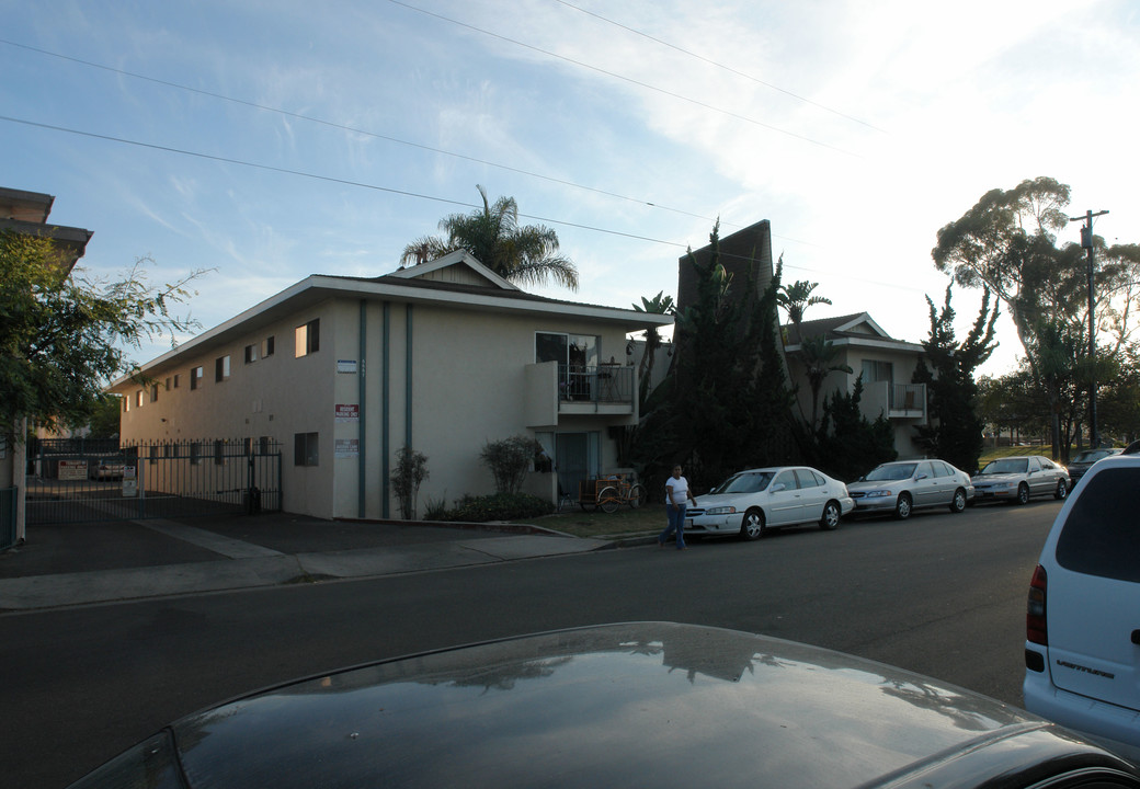 6667 Picasso Rd in Goleta, CA - Foto de edificio