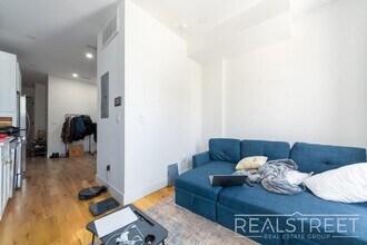 10 Marconi Pl in Brooklyn, NY - Building Photo - Building Photo