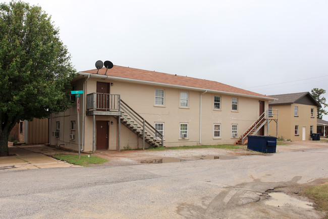 223 N Main in Blanchard, OK - Foto de edificio - Building Photo