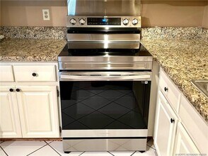 200 SE Four Winds Dr in Stuart, FL - Building Photo - Building Photo