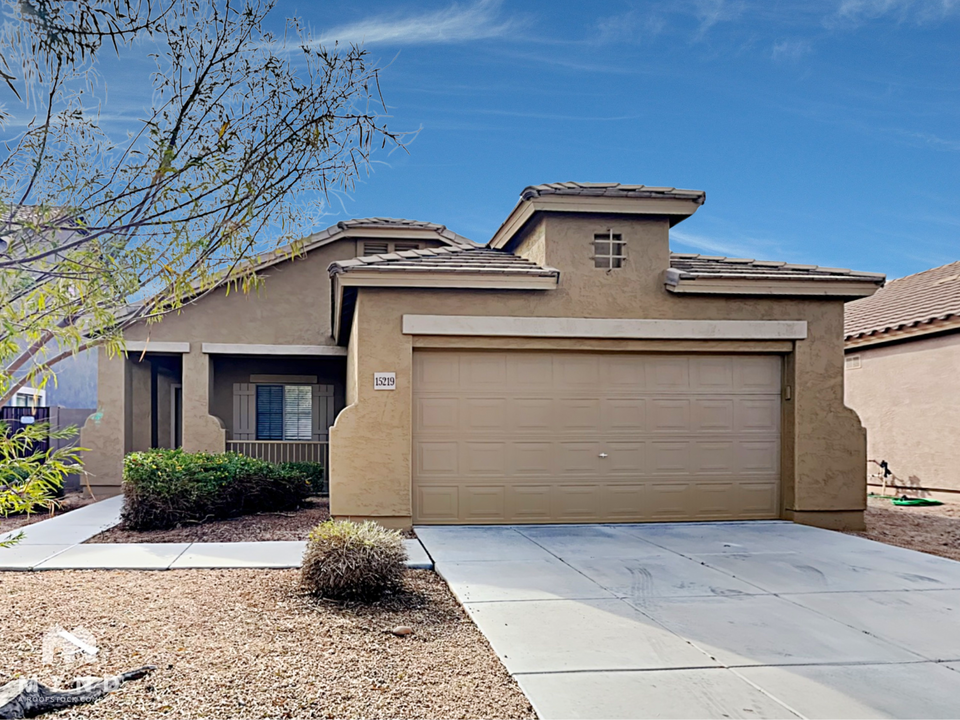 15219 W Shaw Butte Dr in Surprise, AZ - Building Photo