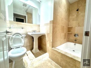 AVE A in New York, NY - Foto de edificio - Building Photo