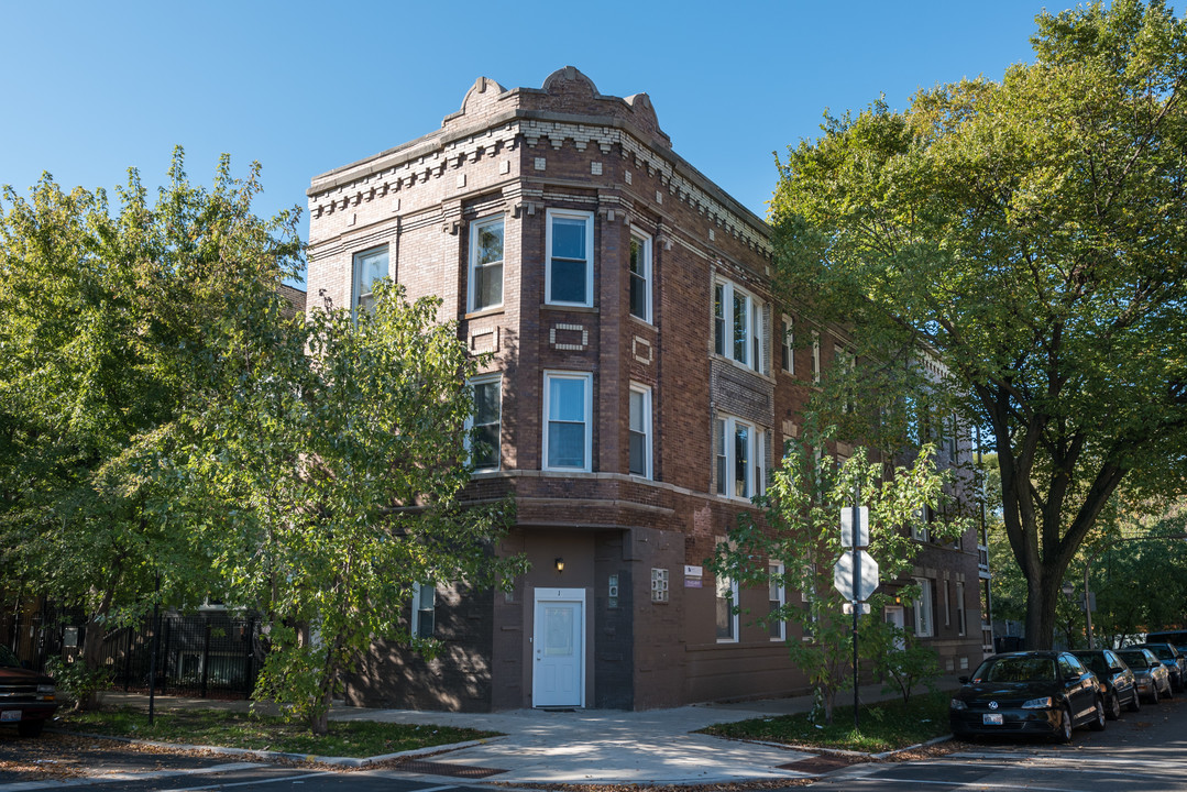 1358 N Artesian Ave in Chicago, IL - Building Photo