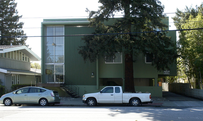 Hopkins and Regent Apartments in Redwood City, CA - Building Photo - Building Photo