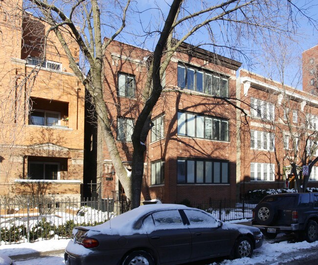 750 W Bittersweet Pl in Chicago, IL - Building Photo - Building Photo