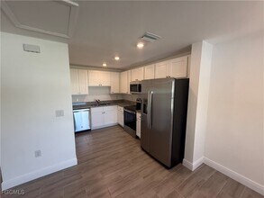 915 Graystone Ave in Lehigh Acres, FL - Building Photo - Building Photo