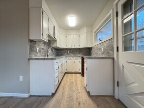 372 Rubber Ave in Naugatuck, CT - Building Photo - Building Photo