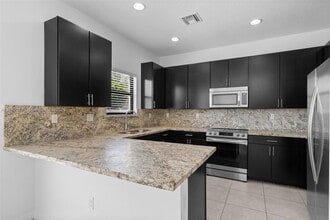 830 NE 191st St in Miami, FL - Building Photo - Building Photo