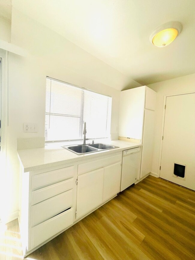 1556 Echidna Pl in Ventura, CA - Building Photo - Building Photo