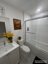 14 Mt Hood Rd, Unit 1 in Boston, MA - Foto de edificio - Building Photo