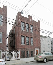 842 E 230th St in Bronx, NY - Foto de edificio - Building Photo