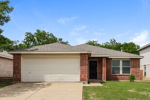 4054 Hunters Creek Dr in Fort Worth, TX - Building Photo