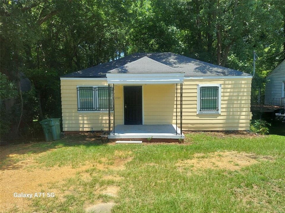 2505 Bay St in Montgomery, AL - Building Photo
