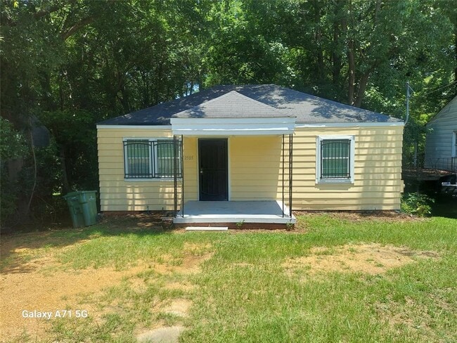 property at 2505 Bay St