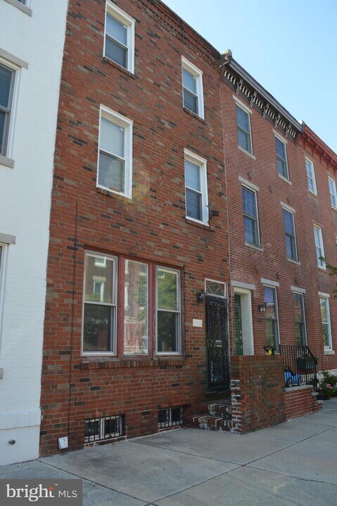 2308 Christian St in Philadelphia, PA - Building Photo