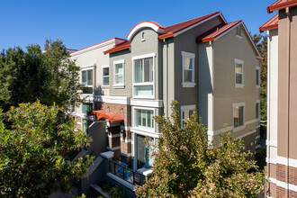 Building 6 in Dublin, CA - Foto de edificio - Building Photo