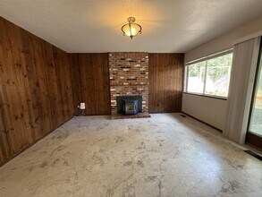 18755 NW Vale St in Portland, OR - Building Photo - Building Photo