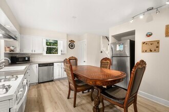 17 Lexington St in Weston, MA - Building Photo - Building Photo