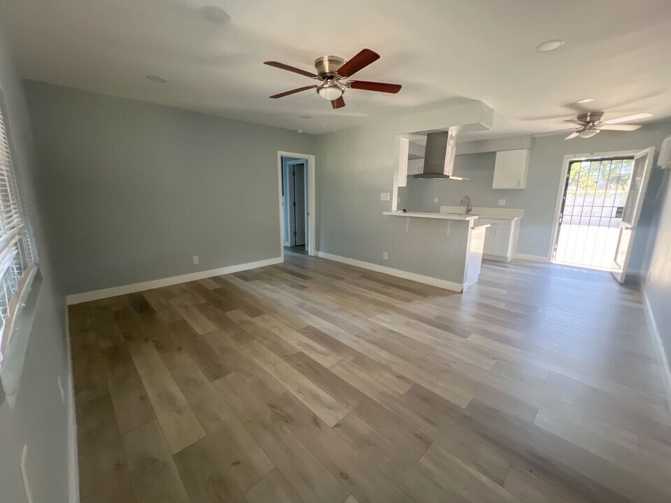 112 N Spruce St in Montebello, CA - Foto de edificio